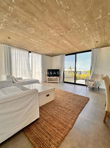 Casa En Venta De 4 Dormitorios En Club Del Mar, José Ignacio