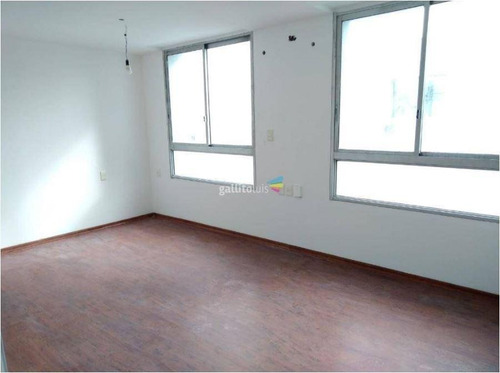 Imagen 2 de 10 de Venta De Monoambiente En Tres Cruces Montevideo