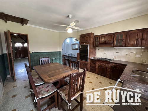 Chalet En Pleno Barrio Los Cedros