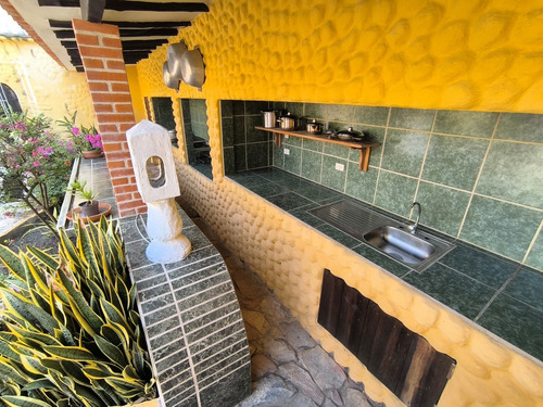 Casa En Venta Tipo Posada Estilo Medieval En Safari. (hg)