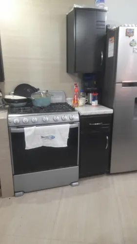 Hermosa Casa Dúplex Recién Renovada Con 4 Recamaras, Amplios Espacios Y Excelente Equipamiento