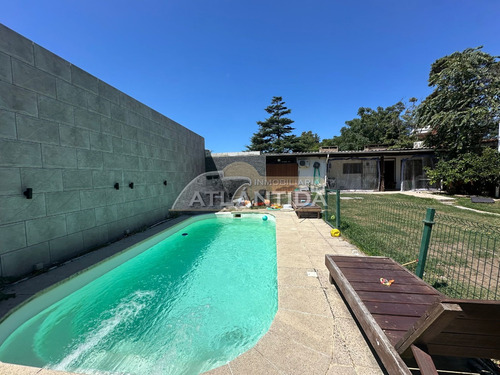 Venta En Atlántida, A 3 Cuadras De Av Artigas, Casa Principal, Barbacoa, Apto Al Fondo Y Piscina Climatizada. Inm Atlántida.