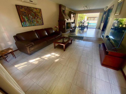 Alquiler Casa A Metros Del Mar Solymar