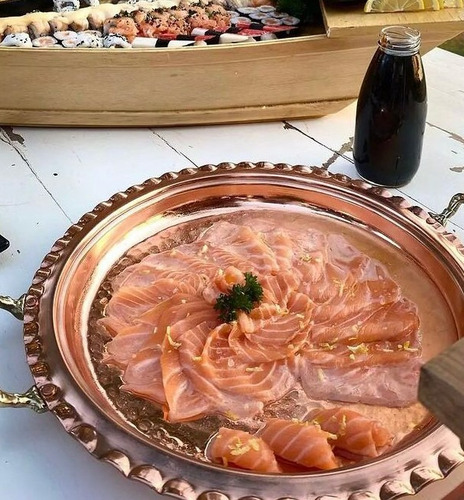 Bandeja De Cobre Com Alça Dourada M - 39,5 Cm De Diâmetro