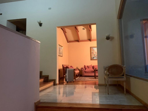 Casa En Venta De 4 Dorm. En Las Condes