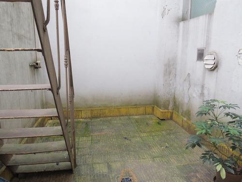 Venta Excelente Casa De 6 Dormitorios Y Dos Edificios Comerciales Centro. Dos Padrones