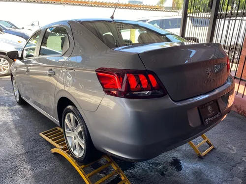 Peugeot 301 1.6 Allure At