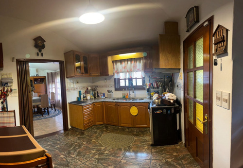 Casa En Venta De 3 Dormitorios, 3 Baños, Piscina En Solymar Sur
