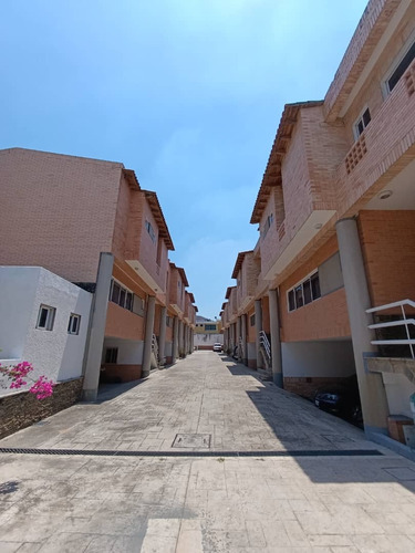 Townhouse En La Urb El Bosque,  Valencia  Res Alto Bosque   Cod: Elth-fp5   Tp 