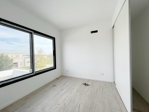 Imagen 22 de 28 de Casa En Venta En El Canton Barrio Norte A Estrenar Lote Interno Con Vista A Laguna!