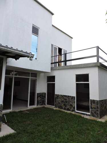 Se Vende Casa Campestre En Condominio Sector Pueblo Tapao