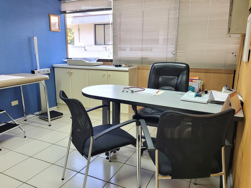 Consulta Médica, Edificio Médico Salvador, Providencia.