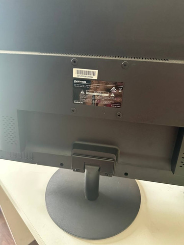 Monitor Daewoo 19'' 60hz 220v Resolución Hd - Usado Perfecto Negro (Usado)