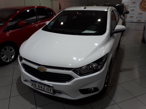 Imagen 8 de 15 de Chevrolet Onix Ltz 1.4 2017, Concesionario Oficial, Blanco