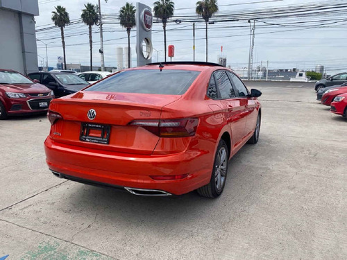 Imagen 13 de 15 de Volkswagen Jetta 2019 4p R-line L4/1.4/t Aut