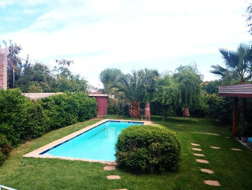 Casa En Venta De 5 Dorm. En La Florida
