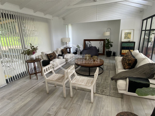 Casa En Venta De 4 Dorm. En Lo Barnechea - El Arrayán