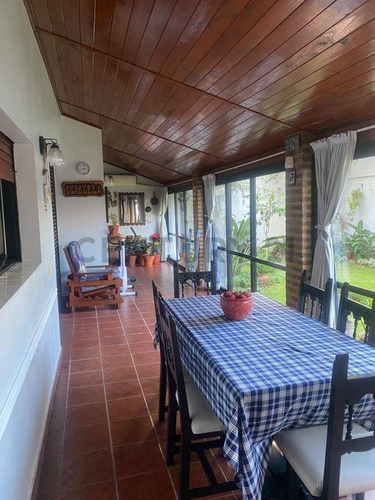 Casa En Venta En La Plata De 3 Dormitorios