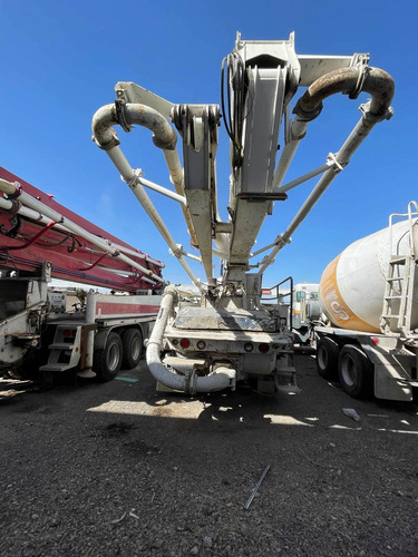 Imagen 5 de 13 de Bomba De Concreto Marca Reich Sobre Camionmack