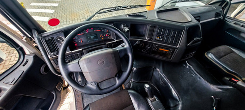Imagem 9 de 14 de Volvo Fm 370 6x2 2p (diesel) (e5) 2014/2014 Via Trucks | Un