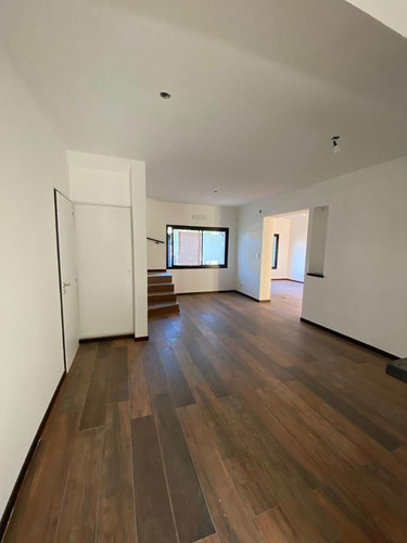 Imagen 3 de 16 de Venta De Hermoso Chalet Reciclado A Nuevo En Ituzaingo Norte
