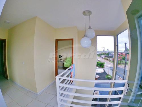 Belíssima Residência Com 3 Quartos, Sendo 1 Suíte, Lavabo, Área De Sala, Cozinha, Área De Festas Com Churrasqueira, Rebaixo Em Gesso, Possui Também Sistema De Câmeras De Segurança. Tudo Isso Á Apenas