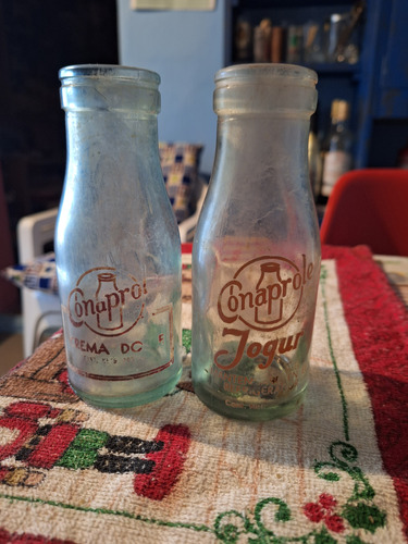 Antiguas Botellas De Jogur Y Crema Doble De Conaprole 