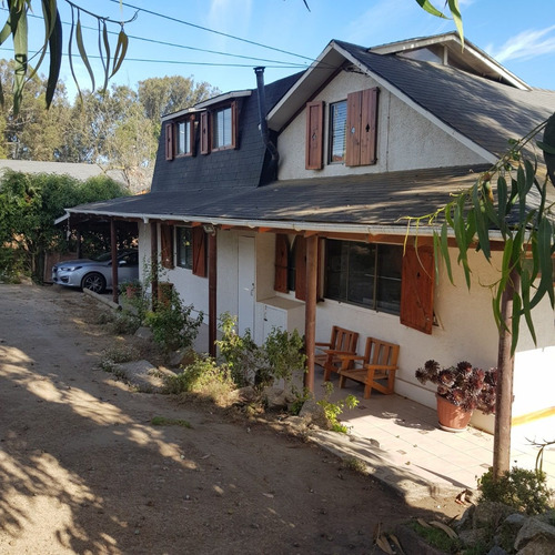Arriendo Por Noche Acogedora Casa, Con Excelente Ubicación.