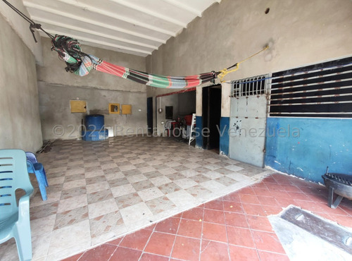 Ana Karina Molleja Vende Estacion De Servicio Totalmente Activa Con Locales Comerciales Y Terreno Adicional Zona Centro-oeste Barquisimeto, Lara /akm