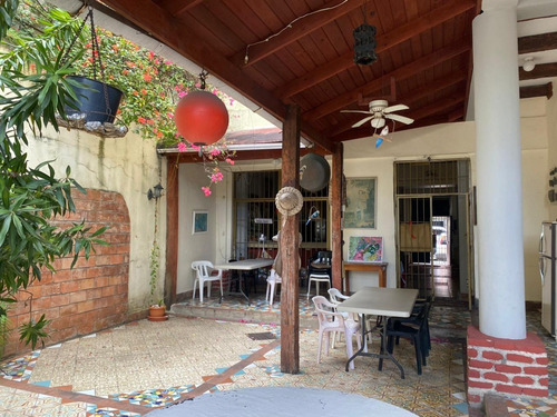 For Sale Edificio En La Zona Colonial Con 17 Habitaciones Mas Casa De 3 Habitaciones