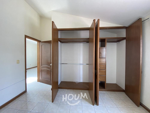 Casa En Jardín Real, Zapopan Con 4 Recámaras, 220 M², Id: 153696
