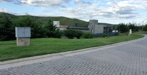Lote En Venta En El Barrio Cerrado Colinas De La Deseada