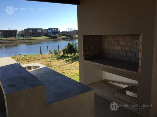 Imagen 25 de 30 de Casa A La Laguna De Excelentes Terminaciones - El Canton
