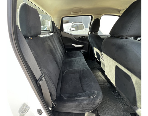 Nissan NP300 2.4 Doble Cabina Se Aa Pack Seg Mt