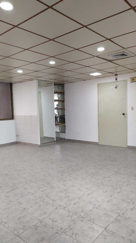 Imagen 6 de 15 de Oficina En Alquiler - Urb. La Campiña