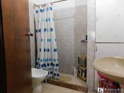 Imagen 5 de 13 de Casa En Padrón Único Con Entrada Para Varios Vehículos