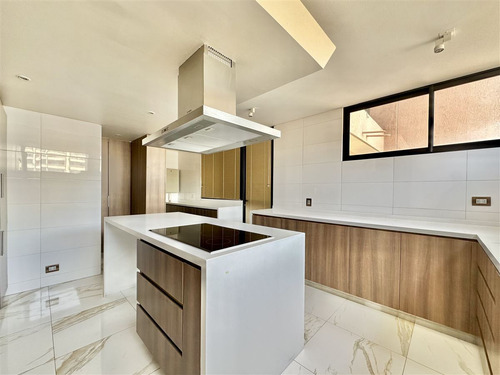 Remodelado: Barrio El Golf / Isidora Goyenechea