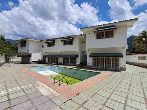 Town House No.01 En Conjunto Residencial La Gustavera, El Castaño
