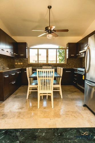 Imagen 11 de 30 de Residencia De Una Planta En Venta En Montebello - Fraccionamiento Montebello
