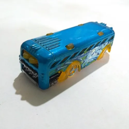 Hot wheels 2000 sale surfin school bus value
