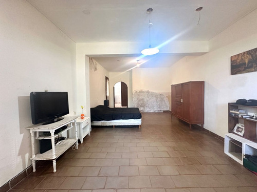 Venta Local Al Frente Con Patio Zona Constitución