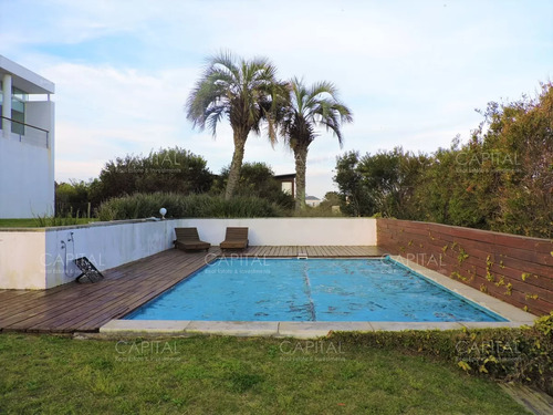 Casa En Punta Piedras, Manantiales Con Piscina Y Vista Al Mar