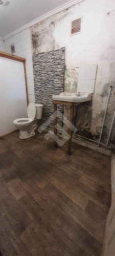 Casa En Venta De 2 Dorm. Central, Buen Terreno,