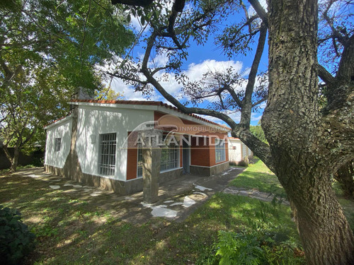 Alquiler Anual De Casita En Villa Argentina Amueblada Norte, 2 Dormitorios, 1 Baño, Amplio Terreno. Inm Atlántida. 