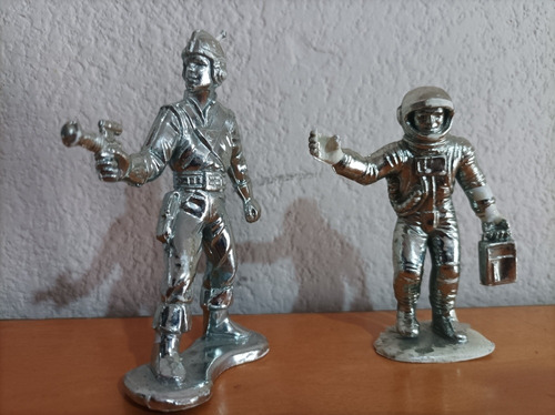 Dos Figuras Juguetes Espaciales Antiguas Cromadas  50s-60s 