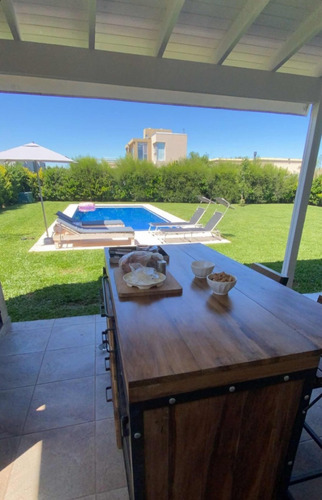 Casa En Venta 4 Amb. Barrio Privado Santa Juana