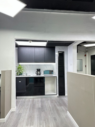 Venta De Edificio Comercial En La Urbina Mcpio Sucre, Caracas Iv
