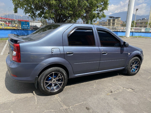Imagen 11 de 25 de Renault Logan Familier 2012
