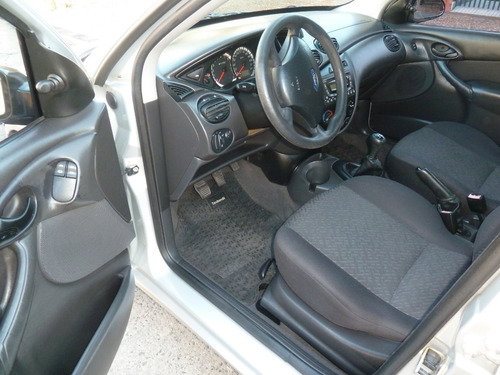 Ford Focus 4p