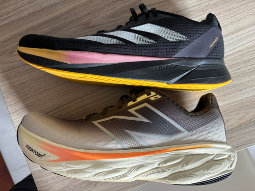 Adidas E New Balance (Usado)